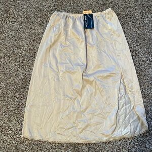 Vanity Fair half slip nude size small